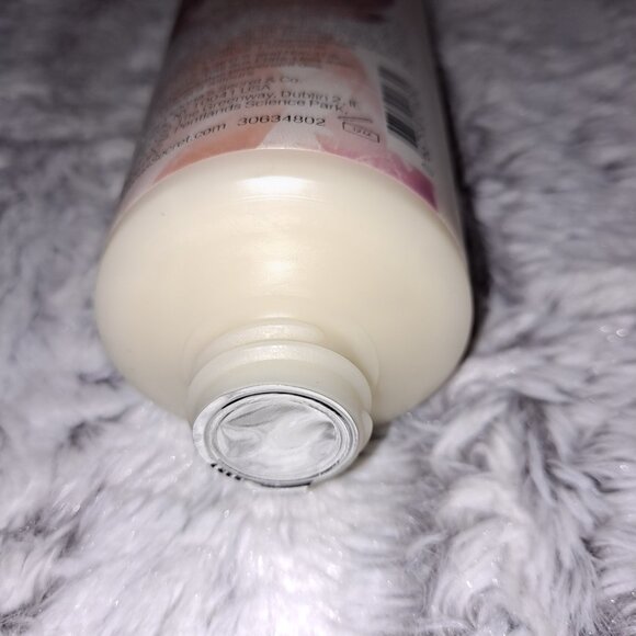 Victoria's Secret Wild Fig & Manuka Honey Body Lotion - Picture 3 of 3